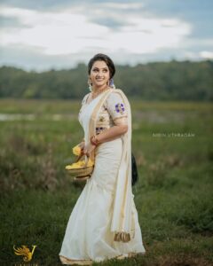 Pratheeksha G Pradeep Instagram - 💜
.

Makeup&Hair💄:@vanvis_makeup_artistry

Costume👗 :@for_ever_designs

Flower🌸:@blackgold_designingstudio

Camera📸:@nbn_uthradam_

Edits📸:@sam_retouch

Special thanks to @itz_me_vivek_v_raj_rwh @rajanwatchhouse