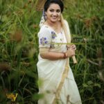 Pratheeksha G Pradeep Instagram - 🌼🌼 Makeup&Hair💄:@vanvis_makeup_artistry Costume👗 :@for_ever_designs Flower🌸:@blackgold_designingstudio Camera📸:@nbn_uthradam_ Edits📸:@sam_retouch Special thanks to @itz_me_vivek_v_raj_rwh @rajanwatchhouse Thiruvananthapuram, Kerala, India