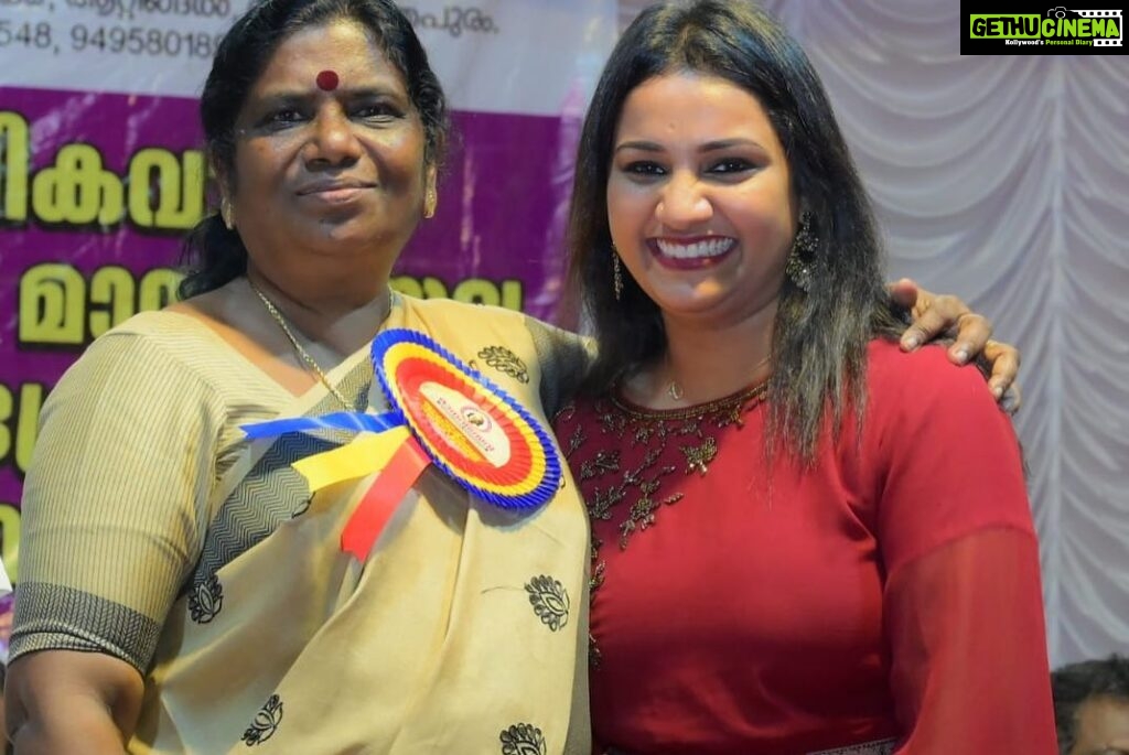 Pratheeksha G Pradeep Instagram - Blessed..!!🙏🏻🙏🏻 It was really a honourable moment for me..!! Receiving BHARATHGOPI Award from Minister Chinchu Rani..!! Great love to that lovely audience…❤️❤️reverting back the love u all have given me..!!thanks alot❤️❤️ Thanku so much MANAVASEVA BHARATHGOPI WELFARE SOCIETY ..🙏🏻 Attingal