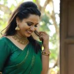 Pratheeksha G Pradeep Instagram - ❤️💚💚 . . Ornament @aswa_plaza_ Pic @aseem_._mohammed #hridayammovie #onakkamunthiri #vineethsreenivasan #divyavineeth Merryland