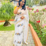 Pratheeksha G Pradeep Instagram - Whatever is good for your soul, do that….!!! 🤍🤍💛💛🤍🤍 . Saree @handwoven_sarees_jewellery Kochuthura Beach