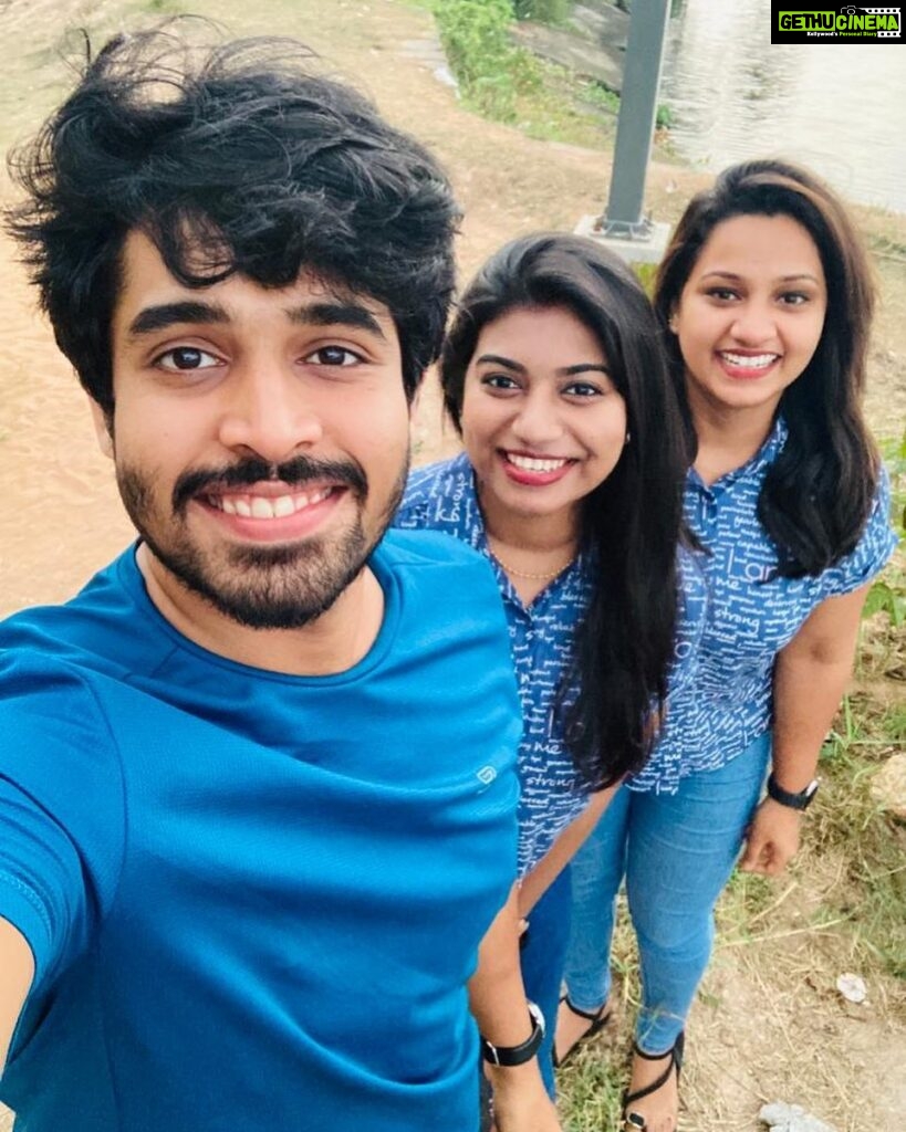 Pratheeksha G Pradeep Instagram - Blue family..💙💙💙 . . @chippy_ullas @varun_v_k_varun Veli Lake Tourist Village, Kerala