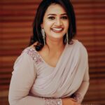 Pratheeksha G Pradeep Instagram - SMILE 💜💜💜 . . @kailas_productionhouse @beaubeautymakeover @shreyasboutique2016 @shahin_ayisha_s_photography Kollam