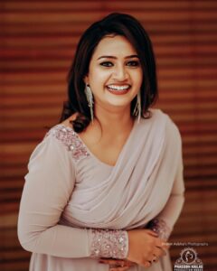 Pratheeksha G Pradeep Instagram - SMILE 💜💜💜
.
.
@kailas_productionhouse 
@beaubeautymakeover 
@shreyasboutique2016 
@shahin_ayisha_s_photography