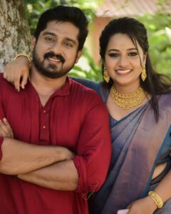 Pratheeksha G Pradeep Instagram - With Rakhu…😍😍
.
.
@kiranviswanathaniyer 
Pic @itzme_allu 
Jewl @aswa_plaza_ 
Saree @collections.cathys