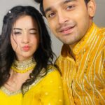 Pravisht Mishra Instagram – Main ladki se door bhaag raha
Jo issne pehna yellow #ghagra