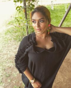 Prayaga Martin Instagram - Sunny day. 🥵 

Earrings @aditi_bhatt 
Kaftan @yashvardhan.india 
Curation @mycupofteaindia 
•
MUA @makeupbymehasantosh 
Assisted by @hairstylesbyjefry