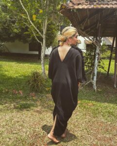 Prayaga Martin Instagram - Sunny day. 🥵 

Earrings @aditi_bhatt 
Kaftan @yashvardhan.india 
Curation @mycupofteaindia 
•
MUA @makeupbymehasantosh 
Assisted by @hairstylesbyjefry