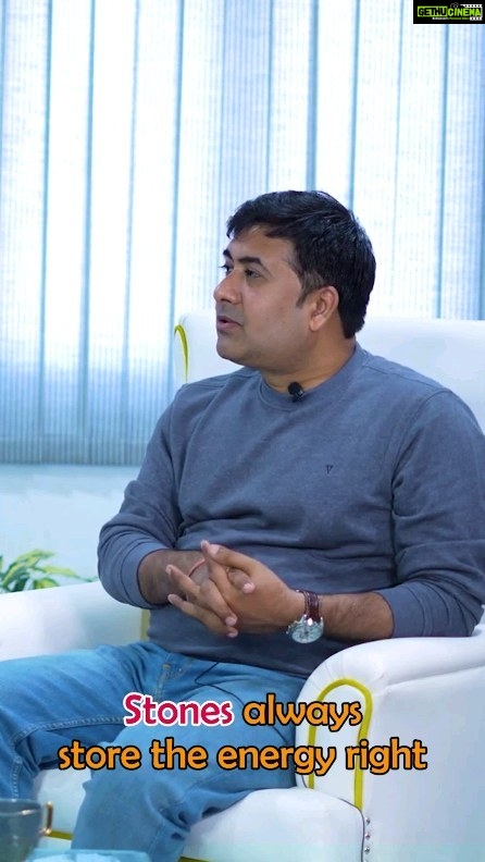 Preetika Rao Instagram - Do Not Gift Crystals and Gemstones to people! India's Top Astrologer Deepanshu Giri @lunarastro108 guides us on how gifting wrong items can disturb our destiny Watch Full episode only on my YouTube channel One of the best Astrologers we have in India ! . . . #reels #reelsinstagram #deepanshugiri #lunarastrology #crystals #crystalshop #gemstones #astrologicalremedies #crystalhealing #crystaljewellery #crystaljunkie