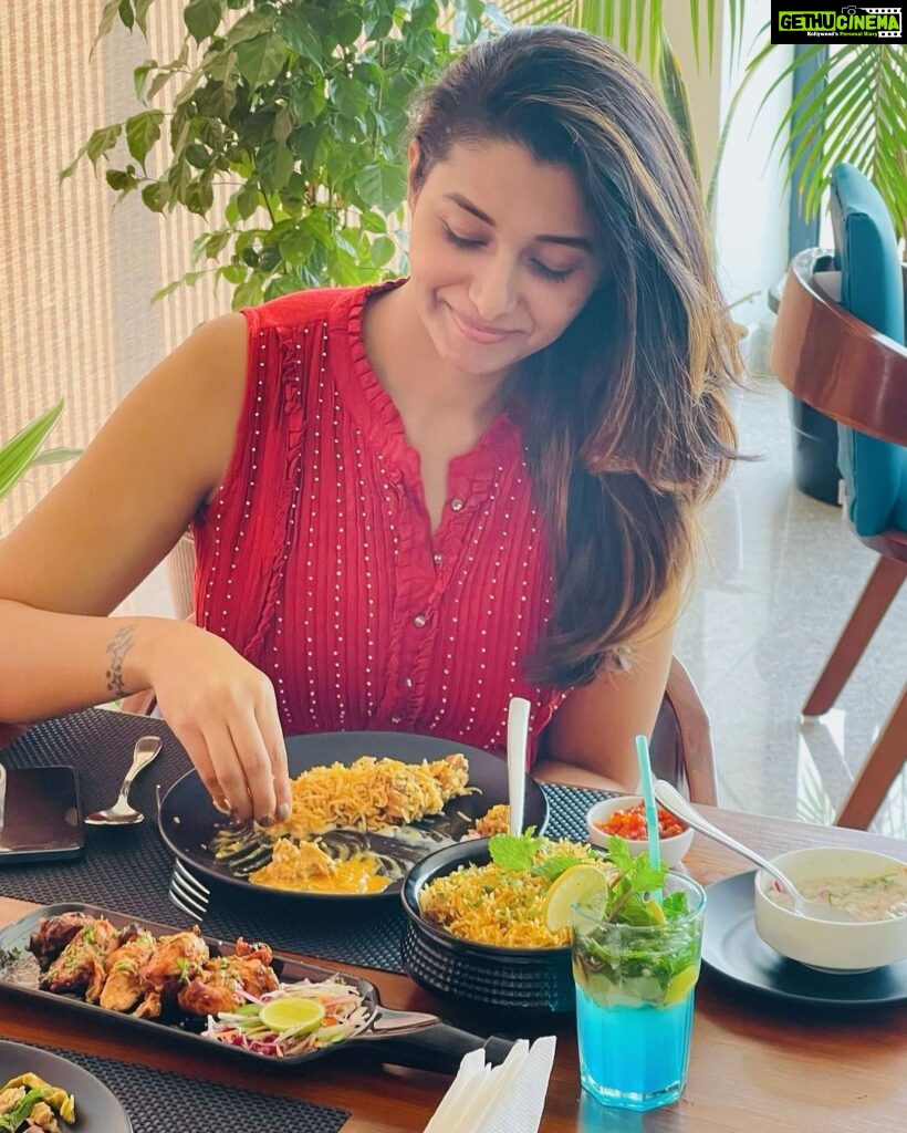 Priya Bhavani Shankar Instagram - I am so so glad I got to spend Ramzan at our own @liams_diner ☺️ I’m very proud of this young team, learning and progressing each day❤️ and team @liams_diner , we absolutely loved the Biryani Dalcha and the tomato sweet you guys made for us☺️ and the pan shake is always my absolute fav☺️ cheers guys.. make this summer count❤️ Happy Ramzan 🤗🤗