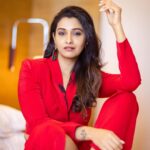 Priya Bhavani Shankar Instagram – Red, Ofcourse! 

Styled by: @nikhitaniranjan 
Make up: @makeupmaliksam 
Hair: @arupre_makeup_artist 
Outfit: @ahiclothing 
Photography: @arunprasath_photography