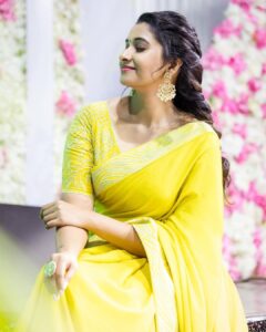 Priya Bhavani Shankar Instagram - தமிழ் புத்தாண்டு வாழ்த்துகள் ❤️

PC: @arunprasath_photography 
Stylist: @niru05_raghupathy 
Saree: @geethikakanumilli
Jewellery: @houseofshikha
Makeup: @makeupmaliksam 
Hair: @koduruamarnath