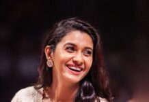 Priya Bhavani Shankar Instagram - Pathu Thala from March 30 ✨ PC @arunprasath_photography Saree @kavithaguttaofficial Jewellery @konikajewellery Make up @makeupmaliksam Hair @arupre_makeup_artist Styling @nikhitaniranjan