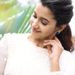 Priya Bhavani Shankar Instagram - ✌🏼🤍 Styling @razak_creations Make up @makeupmaliksam Hair styling @arupre_makeup_artist Photography @arunprasath_photography