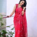 Priya Bhavani Shankar Instagram - இனிய பொங்கல் நல்வாழ்த்துகள் 😊 Saree- @Issadesignerstudio Jewellry- @karnikajewelshyd Photographer- @wedlockcreations