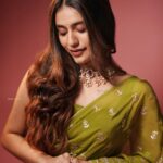 Priya Varrier Instagram - Dekho,but pyaar se!💚 Stylist: @asaniya_nazrin Photography: @jiksonphotography Jewellery: @ttdevassy Outfit: @khajuraho_boutique_ HMU: @touchbysire Studio: @thehouseofloc