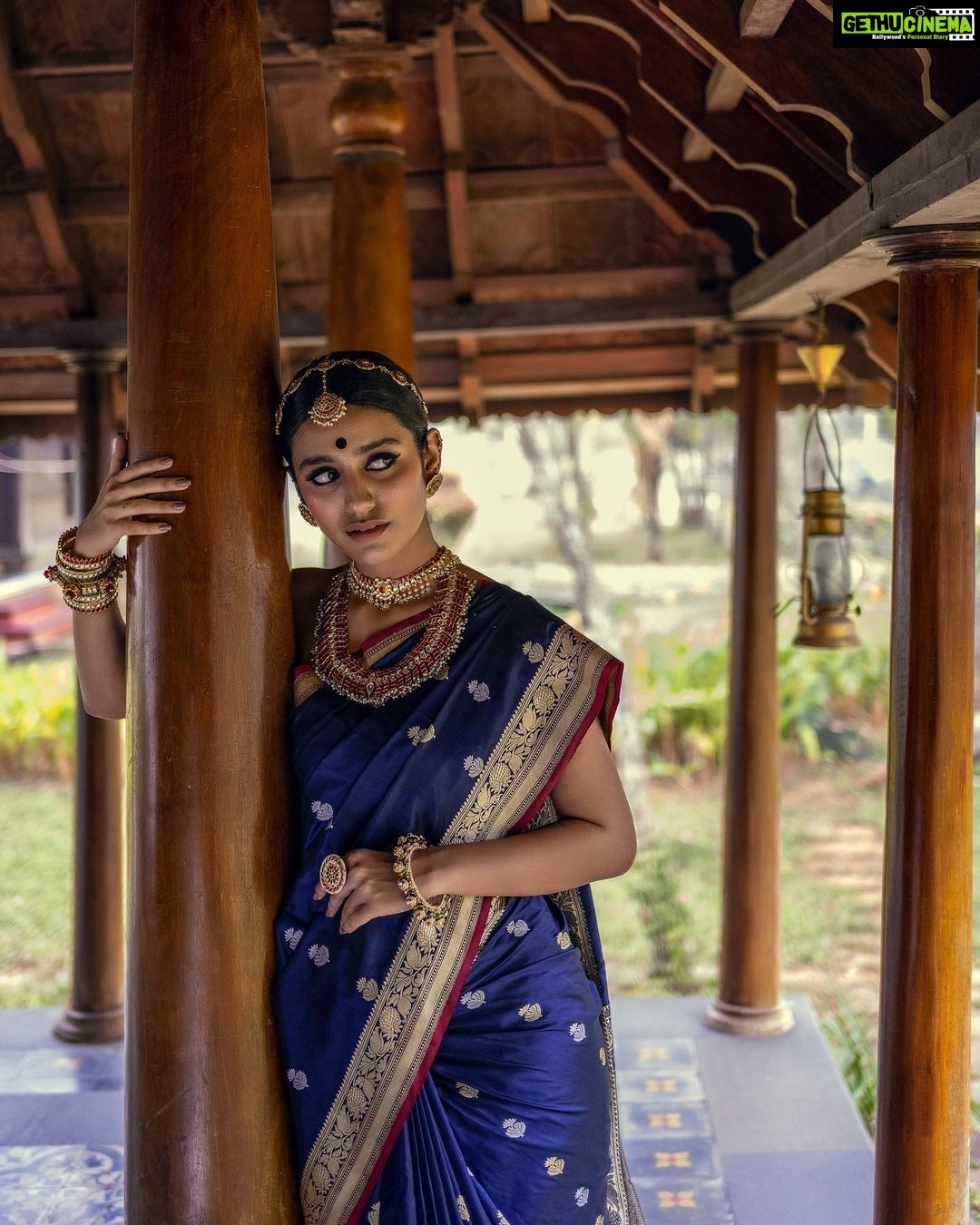 Priya Varrier Instagram - உன்னோடு நான் இருந்த ஒவ்வொரு மணி துளியும் மரண படுக்கையிலும் மறக்காது கண்மணியே…🐚 Shot by @palaniappansubramanyam Stylist @styledbysmiji Jewellery @pureallure.in Outfits @real_weaverstory Hair and makeup @unnips Assist @kala_karuna @messgirl4559 Production @nisaredatala Location @plumerialakeresort PR @sonyashaikh Photography Assist @ak_1996_47 @_ak_fc