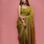 Priya Varrier Instagram - Dekho,but pyaar se!💚 Stylist: @asaniya_nazrin Photography: @jiksonphotography Jewellery: @ttdevassy Outfit: @khajuraho_boutique_ HMU: @touchbysire Studio: @thehouseofloc
