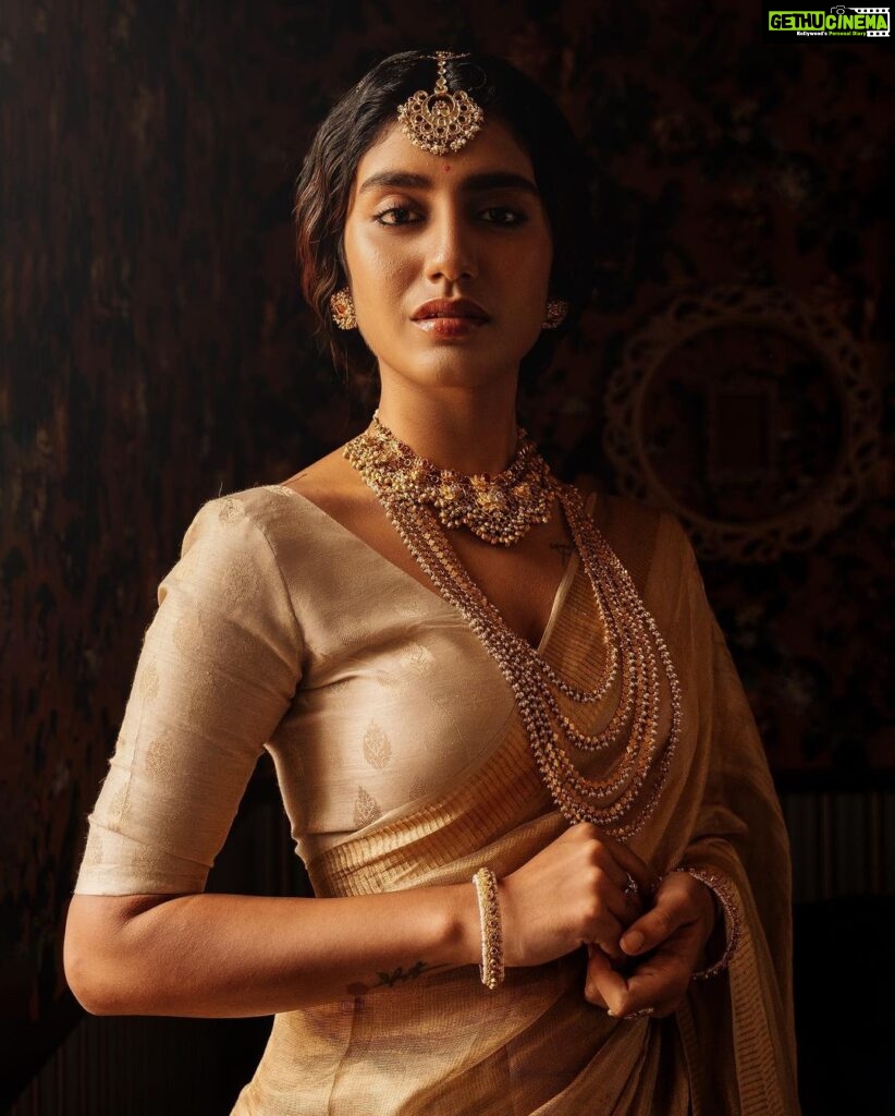 Priya Varrier Instagram - Royalty it is!👑 Styling: @asaniya_nazrin Outfit: @dhaga_ki_kahani Photography: @vaffara_ HMU: @unnips Jewellery: @meralda.jewels