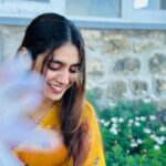 Priya Varrier Instagram - जादूगरी फिर इश्क़ ने की….🪄 Click: @connectajmal @villaretreat Villa Retreat, Kodaikanal