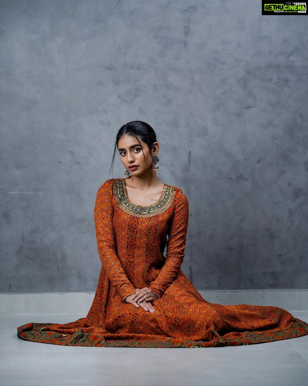 Priya Varrier Instagram - ஒரு தெய்வம் தந்த பூவே…🥀 Outfit: @jugalbandhi Styling: @styledbysmiji Pc: @jiksonphotography HMU: @neethu_makeupartist