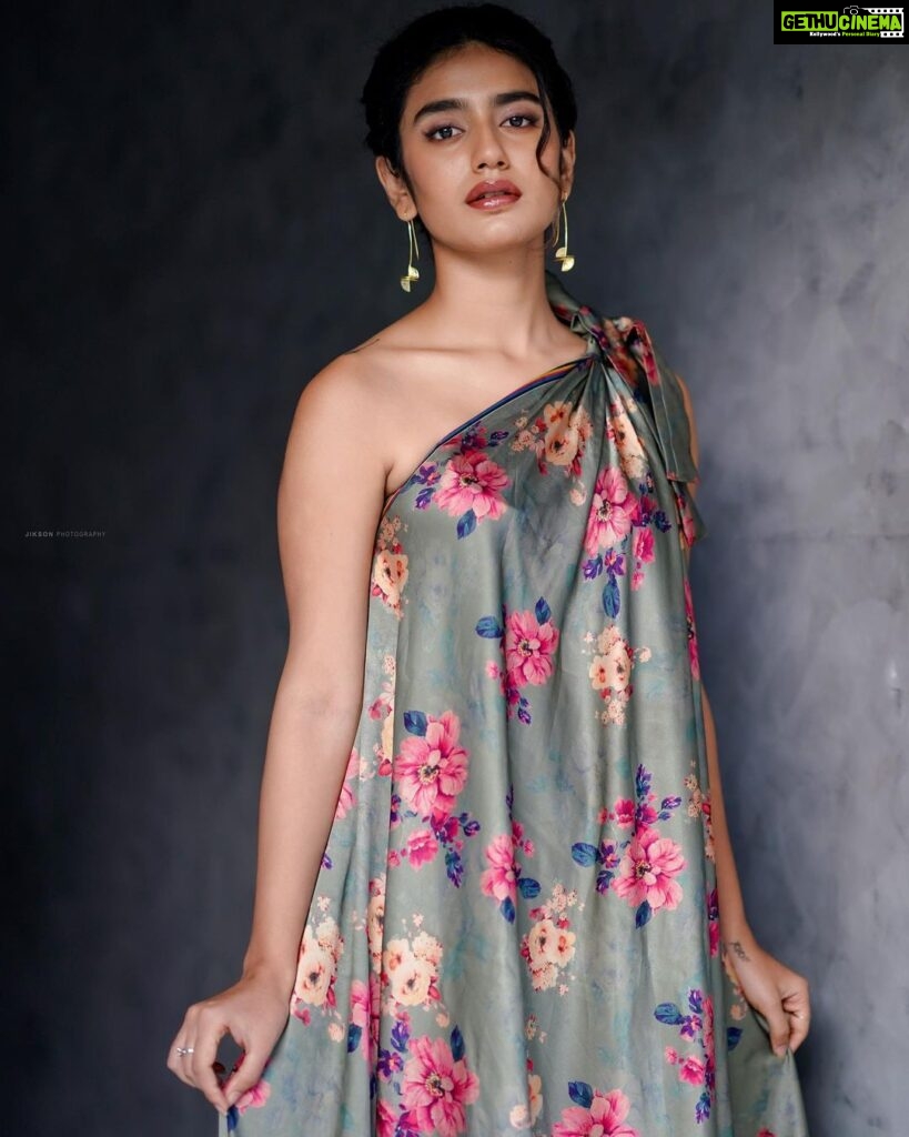 Priya Varrier Instagram - 🌸 Outfit: @designs_by_lis Styling: @styledbysmiji Photography: @jiksonphotography HMU: @neethu_makeupartist Jewellery: @leah_palathinkal