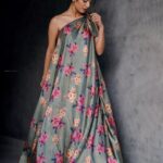 Priya Varrier Instagram - 🌸 Outfit: @designs_by_lis Styling: @styledbysmiji Photography: @jiksonphotography HMU: @neethu_makeupartist Jewellery: @leah_palathinkal