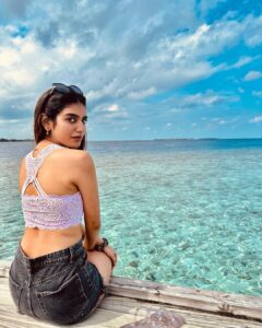 Priya Varrier Instagram - So this is what “Heaven on Earth” looks like!🌊
It’s been such a lovely experience here @dhigalimaldives and special thanks to the amazing team @pickyourtrail for curating the whole trip for me.💙
The water baby in me would be eternally grateful!🐬