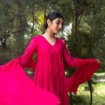 Priya Varrier Instagram - “गुलाबी आँखें”💗 Photographer: @premsampaul Styling: @stylebysmiji Wearing: @kalaakaari HMU: @neethu_makeupartist Styling Assistant: @siraj_saleem_
