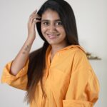 Priya Varrier Instagram - Let’s be honest, can anyone escape split-ends? I have never truly been able to! Add to that my regular hair styling that has made split-ends a pesky problem for me! BUT, what if I told you…I found the perfect solution to regaining my healthy hair AND preventing split-ends? Don’t believe me? Try out @lovebeautyandplanet_in’s Curry Leaves, Vegan Biotin & Mandarin Orange Sulphate-Free Shampoo and Conditioner yourself! This range has pure curry leaf extracts and vegan biotin which make my hair stronger, thicker and…wait for it…REDUCE SPLIT-ENDS! The citrusy Mandarin Orange fragrance is just an added bonus 🧡 I can’t wait for you to experience the magic and get longer, thicker and spilt-end free hair. #Ad #haircarewithlbp #lovebeautyandplanet #haircare #curryleaves #strongerhair #vegan