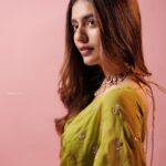 Priya Varrier Instagram - 🌻