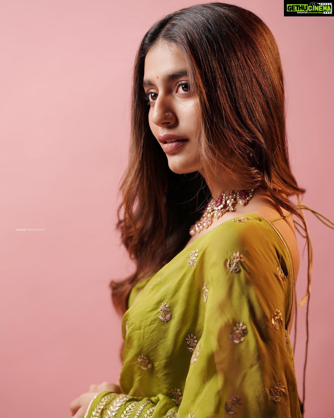 Priya Varrier Instagram - 🌻