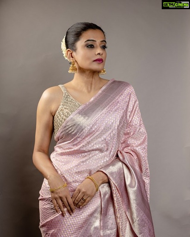 Priyamani Instagram - Elegance is the one beauty that never fades ❤️❤️ Outfit : @deepthiganeshlabel Jewellery : @aditi_collection Bangles : @deepthiganeshlabel 📸 : @kiransaphotography Styled by : @stylebyannapurna MUH : @pradeep_makeup @shobhahawale #custodyonmay12 #sareelove