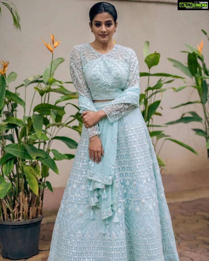 Priyamani Instagram - In a world full of trends …sometimes a woman just needs to wear something classic ❤️❤️❤️ Outfit : @asopalav Styling : @mehekshetty ❤️❤️ 📸 : @lala_photuwale MUH : @pradeep_makeup @shobhahawale #mickgotadi #traditionalwear #instalike #shaadi