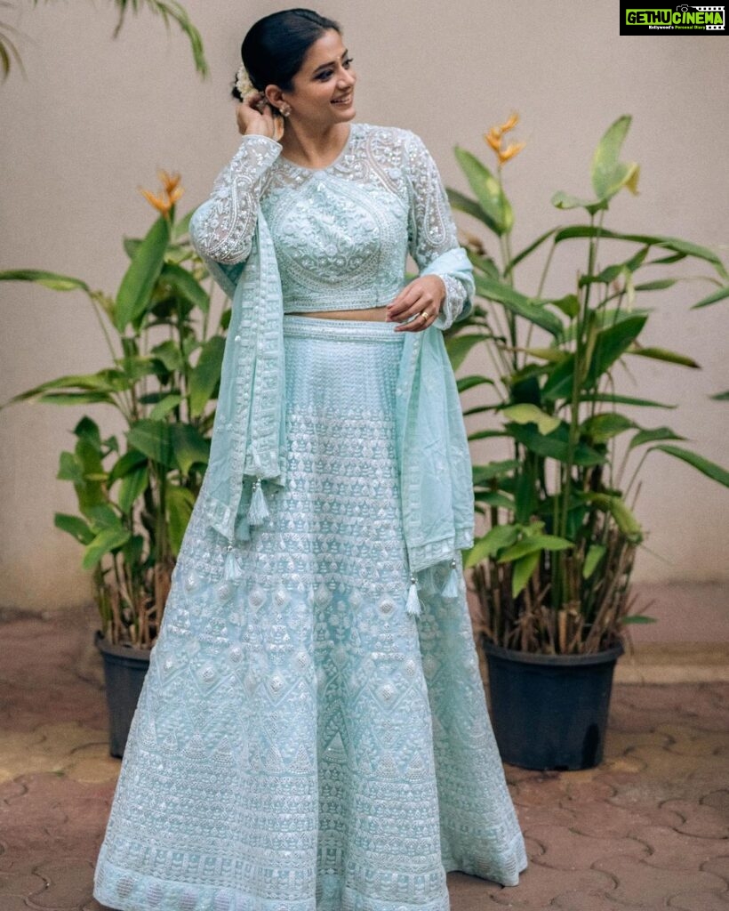 Priyamani Instagram - In a world full of trends …sometimes a woman just needs to wear something classic ❤️❤️❤️ Outfit : @asopalav Styling : @mehekshetty ❤️❤️ 📸 : @lala_photuwale MUH : @pradeep_makeup @shobhahawale #mickgotadi #traditionalwear #instalike #shaadi