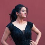 Priyamani Instagram - Life is not always black or white…. But …there’s no harm in wearing it 🖤🖤🖤 Outfit : @majesticbyjapnah Styling : @mehekshetty ❤️❤️ 📸: @tanushkaan MUH : @pradeep_makeup @shobhahawale #mickgotadi #stayblessed #cocktailparty #lovethislook