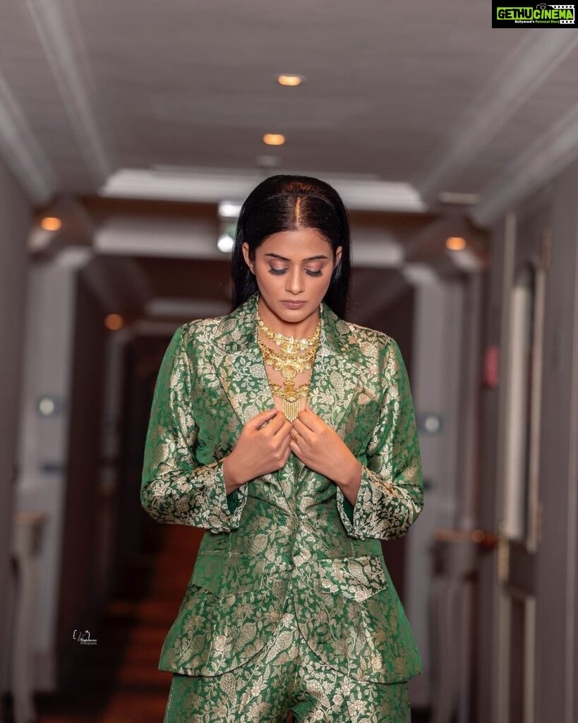 Priyamani Instagram - Green is neither attention seeking nor boring 💚💚💚 It’s the perfect balance 💚💚💚 For Filmfare2023… Outfit : @ziplinemade Styling : @theitembomb 💚💚 📸: @v_capturesphotography ❤️ MUH : @pradeep_makeup @shobhahawale #filmfare2023 #gogreen💚 #lovinglife💞