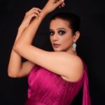 Priyamani Instagram - She should either be a work of art or wear a work of art .. Oscar Wilde Outfit : @the_simsstudio @seema_patel30 Styling : @mehekshetty ❤️❤️ Earrrings : @adinath_fashion 📸: @arunkummar_portraits Retouched : @v_capturesphotography MUH : @makeupby_yadhu @aruna_makeup_hair #chittarastarawards2023 #gown💕 #lovemyjob #gratitude🙏