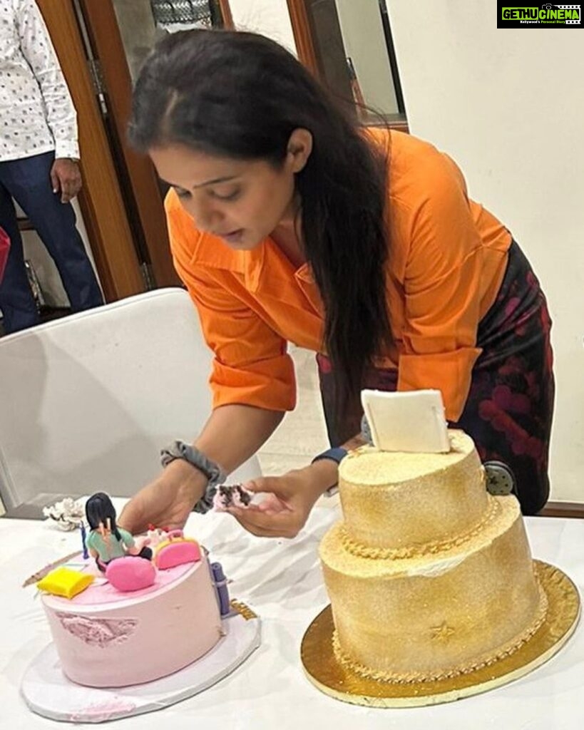 Priyamani Instagram - Another birthday … a year older , a year wiser (hopefully ) 🤣🤣🤣❤️❤️❤️ the world is my stage and I have played diligently so far …hoping to display a fierce and noble expression of reign in the years to come 🙏🏻🙏🏻🙏🏻 Missed you the mostest @mustufaraj1 ❤️❤️ Grateful to every one for making my day so so special !! Thank you for all the love and warm wishes !! #gratitude #loveyouall