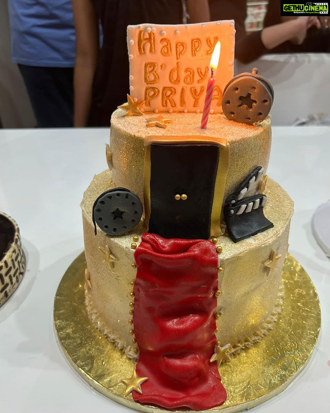 Priyamani Instagram - Another birthday … a year older , a year wiser (hopefully ) 🤣🤣🤣❤️❤️❤️ the world is my stage and I have played diligently so far …hoping to display a fierce and noble expression of reign in the years to come 🙏🏻🙏🏻🙏🏻 Missed you the mostest @mustufaraj1 ❤️❤️ Grateful to every one for making my day so so special !! Thank you for all the love and warm wishes !! #gratitude #loveyouall