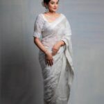 Priyamani Instagram - A woman in a white dress may look calm on the outside but has all the hidden energy and sensuality on the inside 🤍🤍🤍🤍🤍 Saree : @varunchakkilam Styling : @stylebyannapurna Jewellery : @thetrinkaholic 📸 : @they_call_me_keshu MUH: @pradeep_makeup @shobhahawale Personal assistant: @prasad_idiot #custodyfromtoday #whitesareelove