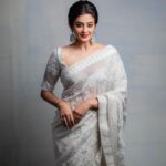 Priyamani Instagram - A woman in a white dress may look calm on the outside but has all the hidden energy and sensuality on the inside 🤍🤍🤍🤍🤍 Saree : @varunchakkilam Styling : @stylebyannapurna Jewellery : @thetrinkaholic 📸 : @they_call_me_keshu MUH: @pradeep_makeup @shobhahawale Personal assistant: @prasad_idiot #custodyfromtoday #whitesareelove