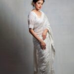 Priyamani Instagram - A woman in a white dress may look calm on the outside but has all the hidden energy and sensuality on the inside 🤍🤍🤍🤍🤍 Saree : @varunchakkilam Styling : @stylebyannapurna Jewellery : @thetrinkaholic 📸 : @they_call_me_keshu MUH: @pradeep_makeup @shobhahawale Personal assistant: @prasad_idiot #custodyfromtoday #whitesareelove