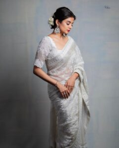 Priyamani Instagram - A woman in a white dress may look calm on the outside but has all the hidden energy and sensuality on the inside 🤍🤍🤍🤍🤍 Saree : @varunchakkilam Styling : @stylebyannapurna Jewellery : @thetrinkaholic 📸 : @they_call_me_keshu MUH: @pradeep_makeup @shobhahawale Personal assistant: @prasad_idiot #custodyfromtoday #whitesareelove
