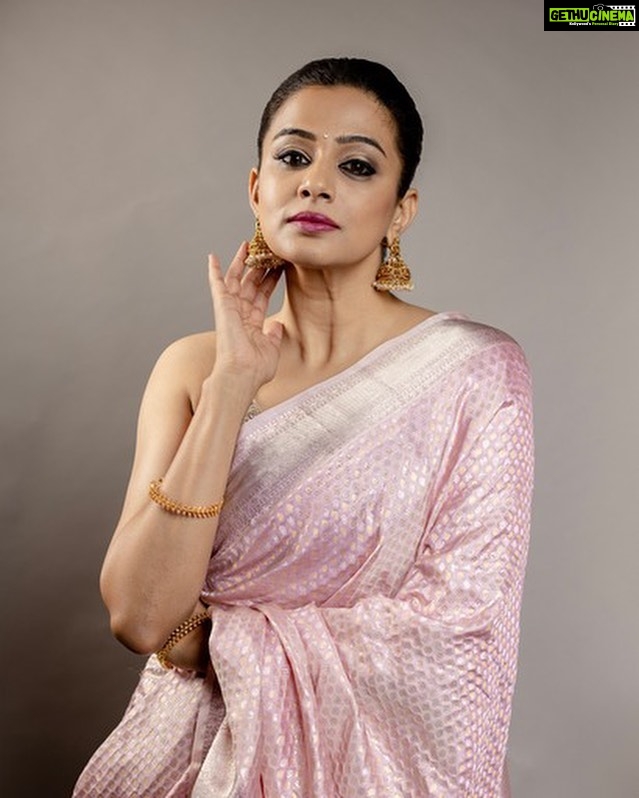 Priyamani Instagram - Elegance is the one beauty that never fades ❤️❤️ Outfit : @deepthiganeshlabel Jewellery : @aditi_collection Bangles : @deepthiganeshlabel 📸 : @kiransaphotography Styled by : @stylebyannapurna MUH : @pradeep_makeup @shobhahawale #custodyonmay12 #sareelove