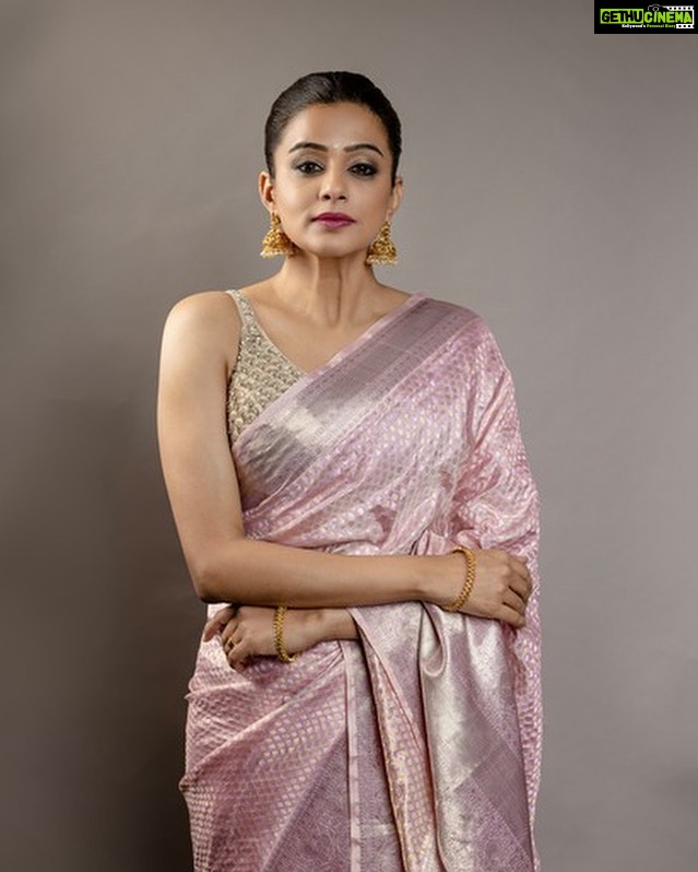 Priyamani Instagram - Elegance is the one beauty that never fades ❤️❤️ Outfit : @deepthiganeshlabel Jewellery : @aditi_collection Bangles : @deepthiganeshlabel 📸 : @kiransaphotography Styled by : @stylebyannapurna MUH : @pradeep_makeup @shobhahawale #custodyonmay12 #sareelove