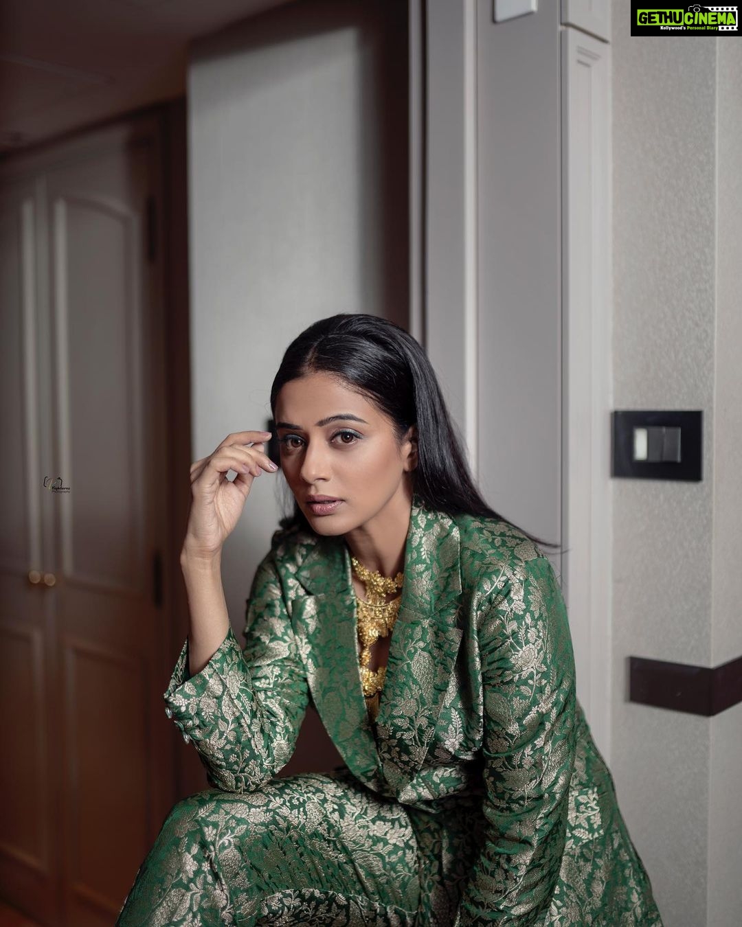 Priyamani Instagram - Green is neither attention seeking nor boring πππ Itβs the perfect balance πππ For Filmfare2023β¦ Outfit : @ziplinemade Styling : @theitembomb ππ πΈ: @v_capturesphotography β€οΈ MUH : @pradeep_makeup @shobhahawale #filmfare2023 #gogreenπ #lovinglifeπ