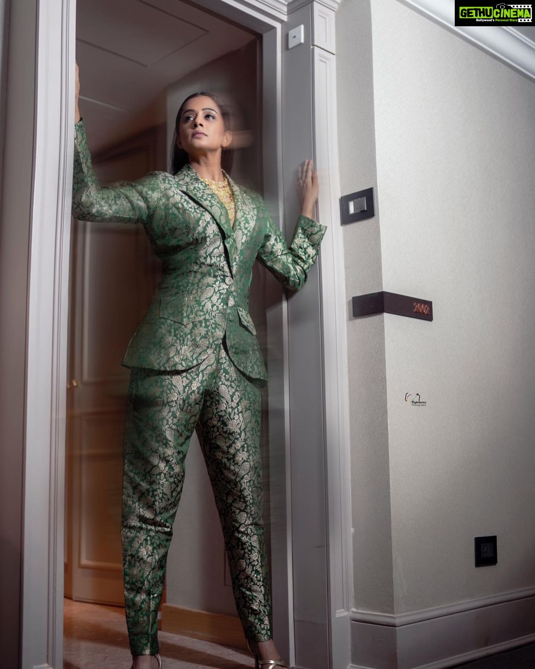Priyamani Instagram - Green is neither attention seeking nor boring πππ Itβs the perfect balance πππ For Filmfare2023β¦ Outfit : @ziplinemade Styling : @theitembomb ππ πΈ: @v_capturesphotography β€οΈ MUH : @pradeep_makeup @shobhahawale #filmfare2023 #gogreenπ #lovinglifeπ