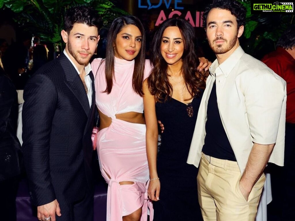 Priyanka Chopra Instagram - Family.. to every one that came to support. I love you.. without you, none of it is possible. ❤🙏🏽🧿 @loveagainmovie #afterparty @sonanewyork 📸: @nicolasgerardin SONA