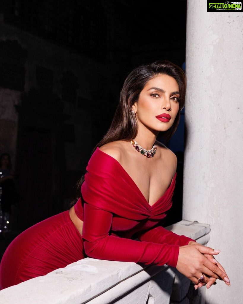 Priyanka Chopra Instagram - La vita è bella… with @bulgari in Venice for the reveal of the new #BulgariMediterranea High Jewellery Collection. Thank you @lucia_silvestri and @jc.babin for having me! @bulgari #Bulgari #BulgariHighJewelry Venice, Italy